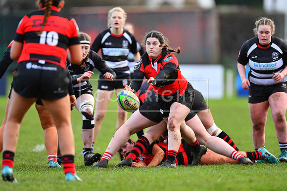 Ennis scrumhalf Megan O'Connor