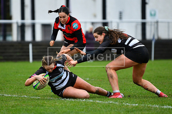 Old Belvedere fullback Leah Nealon scores her side's third try.