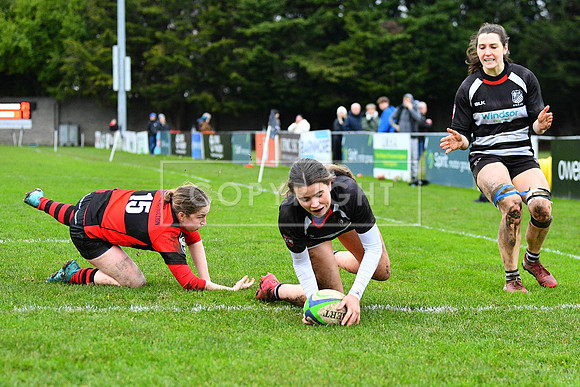 Julie Nolan of Old Belvedere with the bonus point try.